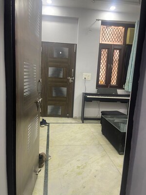 Room in 3 BHK Builder Floor at Vikas Puri – for Rent