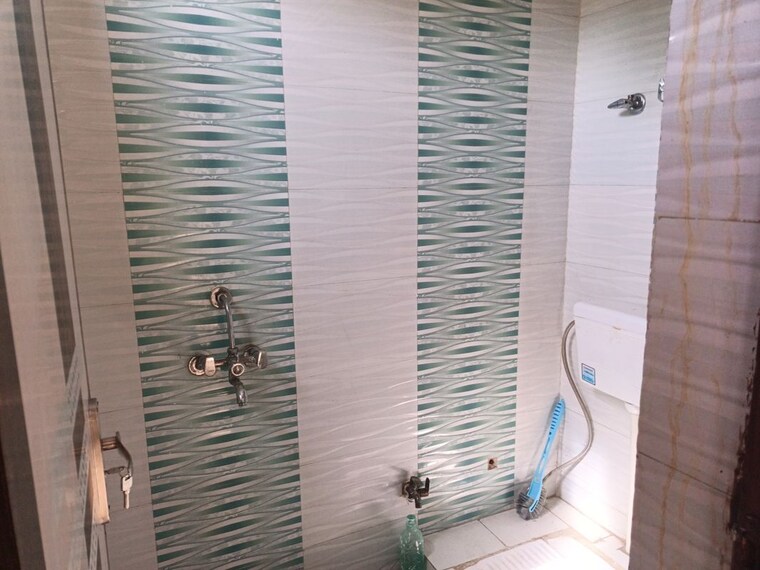 Bathroom, sector 19 dwarka 2 Bedroom 75 Sq.Yd. Builder Floor In Sector 19 Dwarka Delhi 10773488