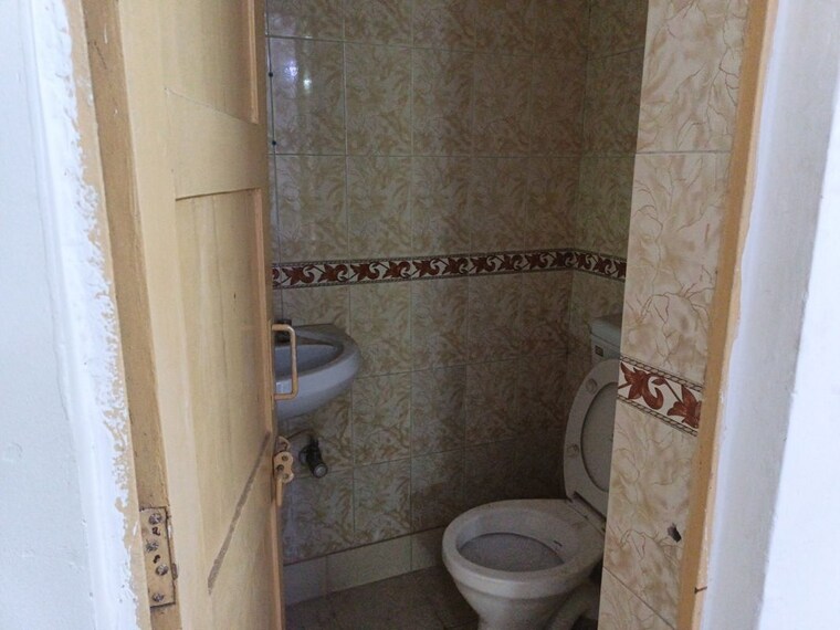 Bathroom, sarv-priya-mahajan-cghs 3 Bedroom 1400 Sq.Ft. Apartment In Sector 14 Dwarka Delhi 10773489
