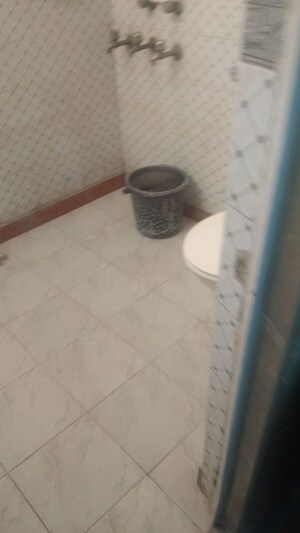 Bathroom in 2 BHK Apartment at Arun Vihar Sector 37, Sector 37 – for Rent
