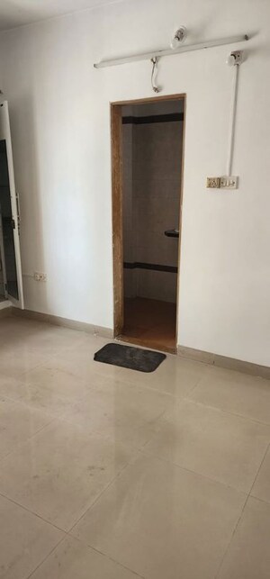 Room in 2 BHK Apartment at Skyline Villa, Powai – for Rent