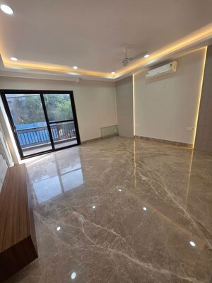 Room in 3 BHK Builder Floor at Saket – for Rent