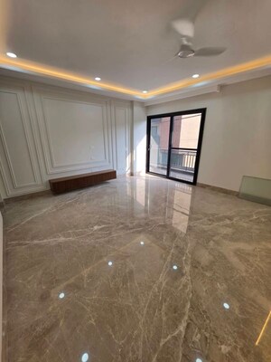 Room in 3 BHK Builder Floor at Saket – for Rent