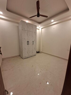 Room in 3 BHK Builder Floor at Saket – for Rent
