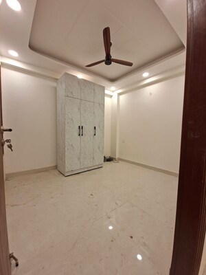 Room in 3 BHK Builder Floor at Saket – for Rent