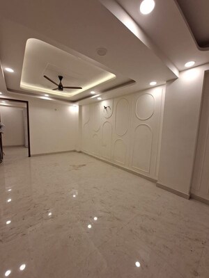 Room in 3 BHK Builder Floor at Saket – for Rent