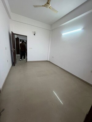Room in 4 BHK Apartment at Civitech Sampriti, Sector 77 – for Rent