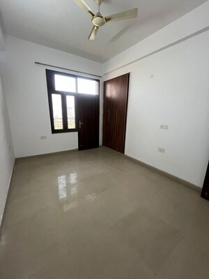 Room in 4 BHK Apartment at Civitech Sampriti, Sector 77 – for Rent