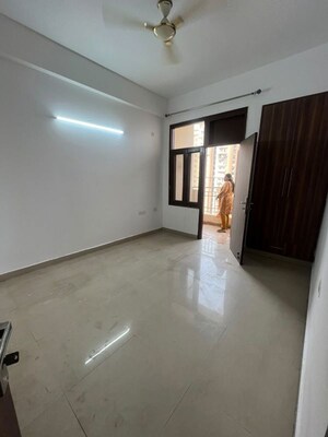 Room in 4 BHK Apartment at Civitech Sampriti, Sector 77 – for Rent