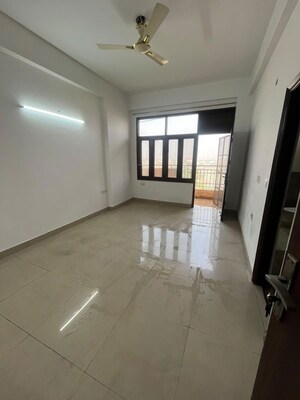 Room in 4 BHK Apartment at Civitech Sampriti, Sector 77 – for Rent