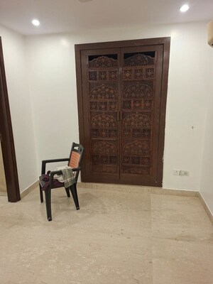 Parking in 2 BHK Builder Floor at Dayanand Colony – for Sale