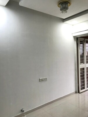 Room in 1 BHK Apartment at Defence Colony – for Sale