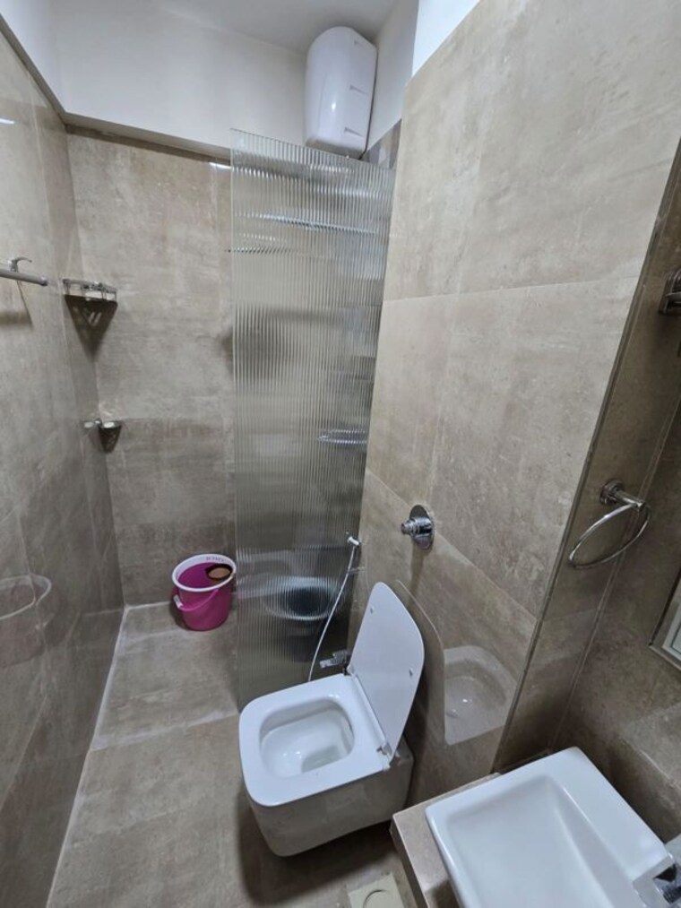 Bathroom, group-satellite-elegance 2 Bedroom 635 Sq.Ft. Apartment In Goregaon East Mumbai 10773588