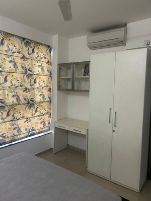 Room in 3 BHK Apartment at Amanora Future Towers, Hadapsar – for Rent