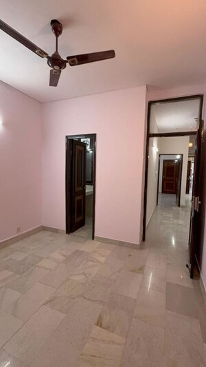 Room in 3 BHK Builder Floor at Chittaranjan Park – for Rent