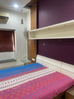 Room in 3 BHK Villa at Bungalow Area – for Rent