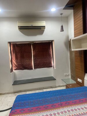 Room in 3 BHK Villa at Bungalow Area – for Rent