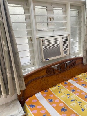Room in 3 BHK Villa at Bungalow Area – for Rent