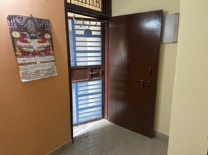 Room in 2 BHK Apartment at HIG Apartments, Omicron I Greater Noida – for Rent