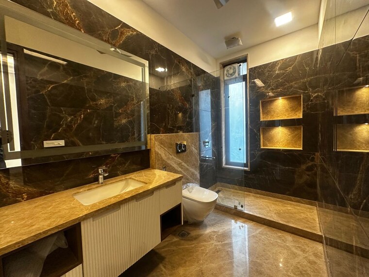 Bathroom, greater kailash ii 4 Bedroom 300 Sq.Yd. Builder Floor In Greater Kailash ii Delhi 10773678