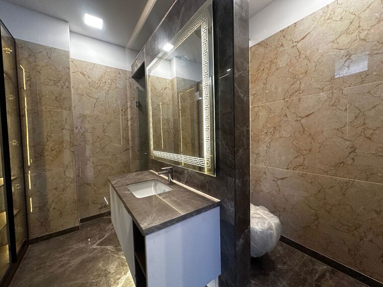 Bathroom, greater kailash ii 4 Bedroom 300 Sq.Yd. Builder Floor In Greater Kailash ii Delhi 10773678
