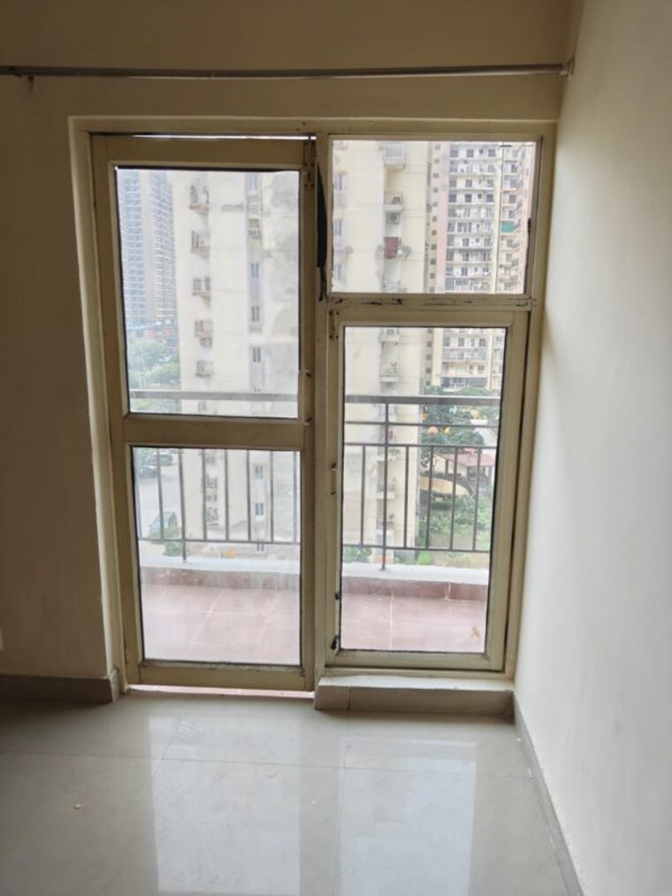 Room, aims-golf-city 2 Bedroom 950 Sq.Ft. Apartment In Sector 75 Noida 10773776