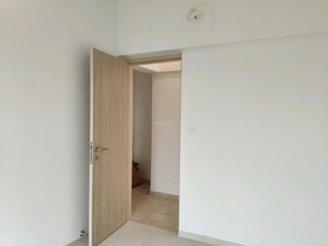 Room in 2 BHK Apartment at Piramal Vaikunth, Balkum Pada – for Rent