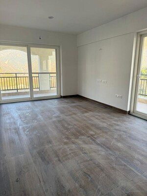 Room in 4 BHK Apartment at Sahastradhara Road – for Sale