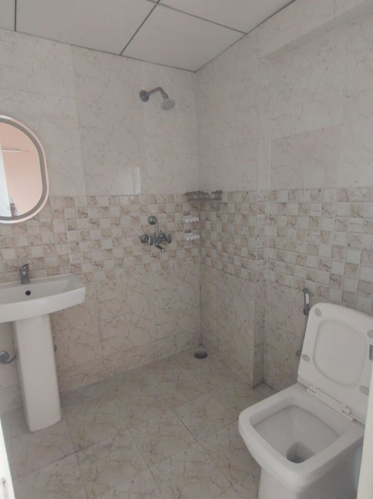 Bathroom, gaur-atulyam 3 Bedroom 1300 Sq.Ft. Apartment In Omicron I Greater Noida Greater Noida 10773823