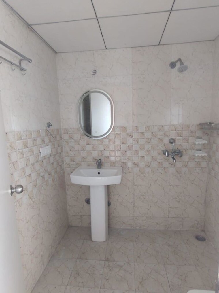Bathroom, gaur-atulyam 3 Bedroom 1300 Sq.Ft. Apartment In Omicron I Greater Noida Greater Noida 10773823