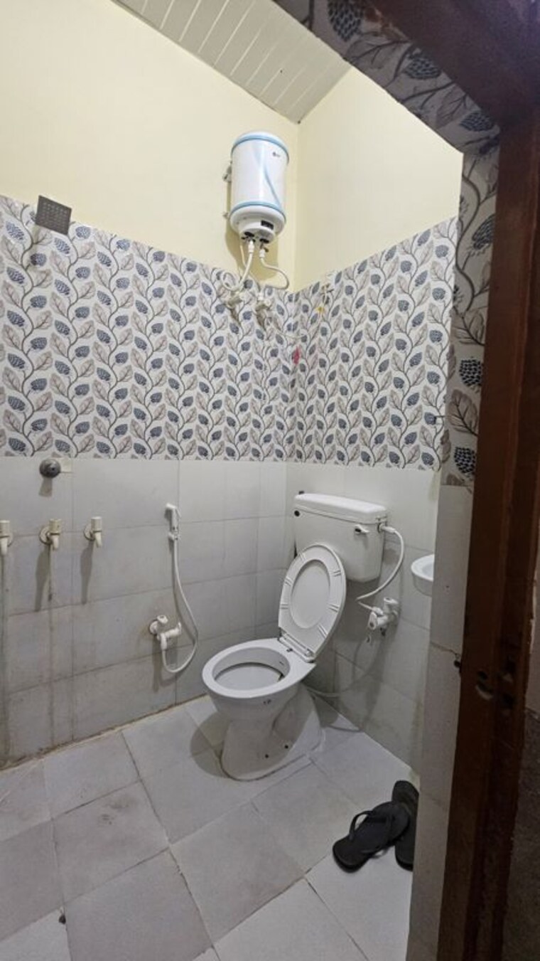 Bathroom, vishesh-khand 1 RK 250 Sq.Ft. Independent House In Gomti Nagar Lucknow 10773869