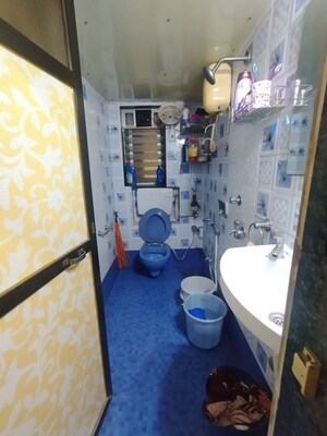Team Area in 1 BHK Apartment at Ashoka Apartments Mulund, Mulund East – for Rent
