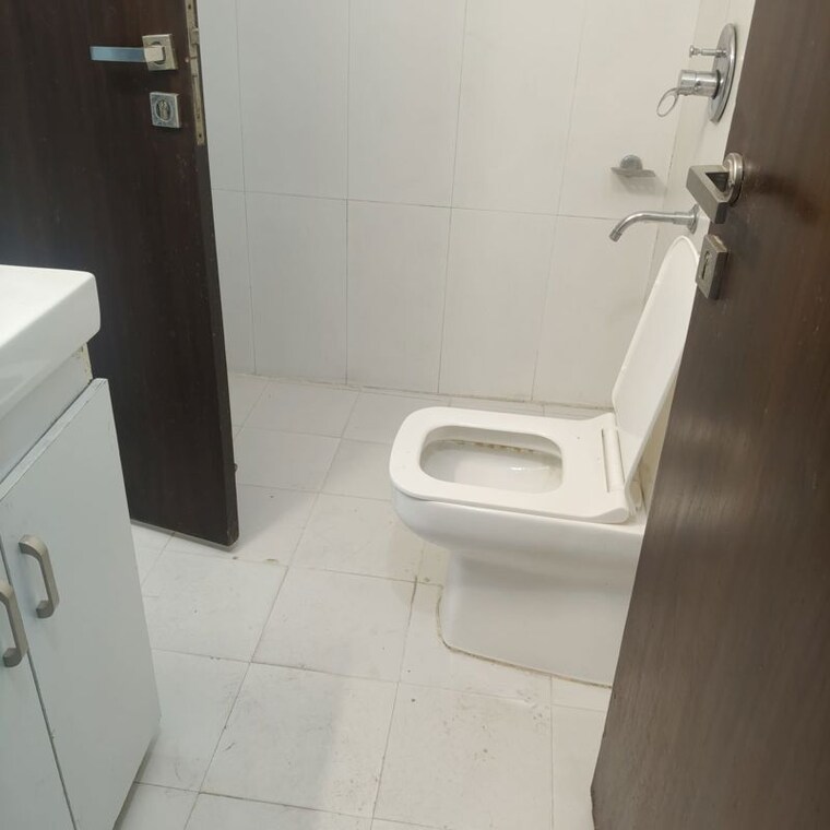 Bathroom, sector 57 3 Bedroom 180 Sq.Yd. Builder Floor In Sector 57 Gurgaon 10773895