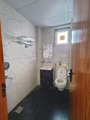 Bathroom in 2 BHK Builder Floor at Sector 52 – for Rent