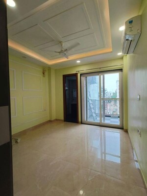 Room in 2 BHK Builder Floor at Sector 52 – for Rent