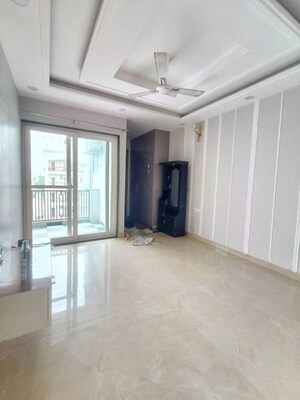 Room in 2 BHK Builder Floor at Sector 52 – for Rent