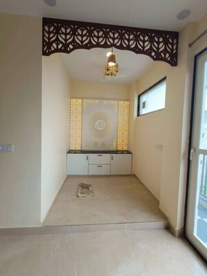 Room in 2 BHK Builder Floor at Sector 52 – for Rent