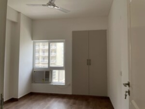 Room in 3.5 BHK Apartment at Silverglades The Melia, Sohna Sector 35 – for Rent