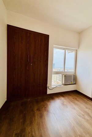 Room in 3.5 BHK Apartment at Silverglades The Melia, Sohna Sector 35 – for Rent