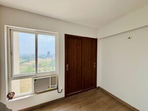 Room in 3.5 BHK Apartment at Silverglades The Melia, Sohna Sector 35 – for Rent