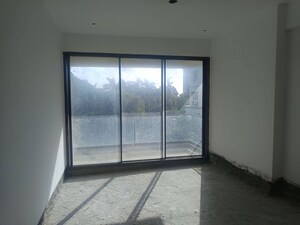 Room in 3 BHK Apartment at Pali Hill – for Sale