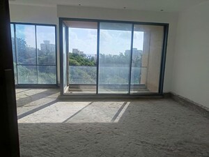 Room in 3 BHK Apartment at Pali Hill – for Sale