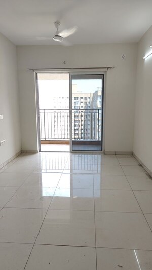 Room in 2 BHK Apartment at Godrej Park Ridge, Manjari – for Rent