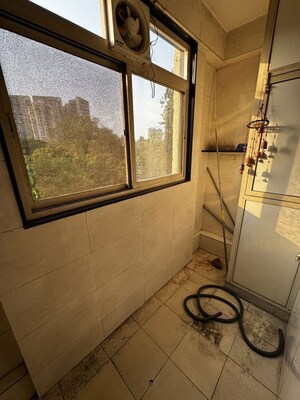 Room in 2.5 BHK Apartment at Heranadani Meadows Gemini, Ghodbunder Road – for Rent