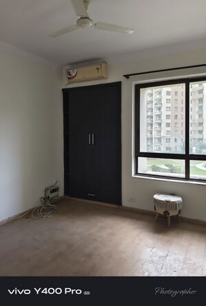 Room in 3.5 BHK Apartment at Unitech Fresco, Sector 50 – for Sale