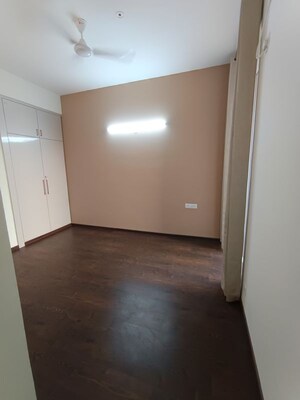 Room in 2 BHK Apartment at Supertech Hues, Sector 68 – for Rent