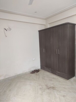 Room in 3 BHK Builder Floor at Sector 46 – for Rent
