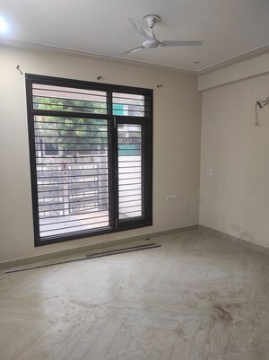Building Lobby in 3 BHK Builder Floor at Sector 46 – for Rent