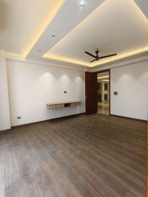 Room in 4 BHK Apartment at Tata Raheja Raisina Residency, Sector 59 – for Sale