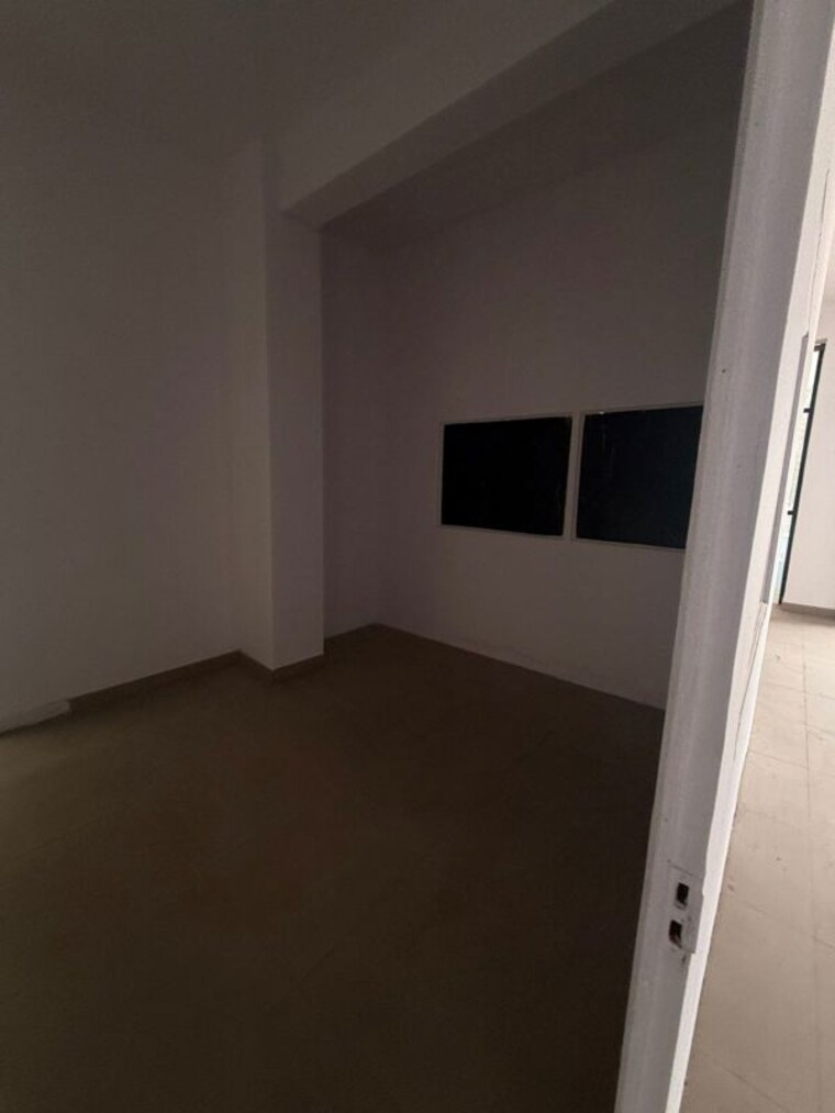 Room, dlf industrial area Commercial Warehouse 4000 Sq.Ft. In Dlf Industrial Area Faridabad 10774073